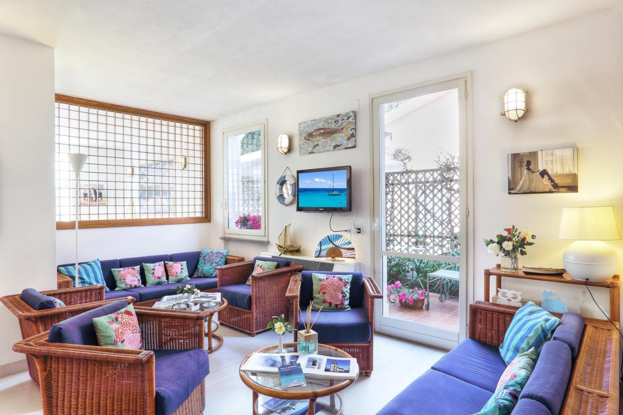 Yacht Club Hotel