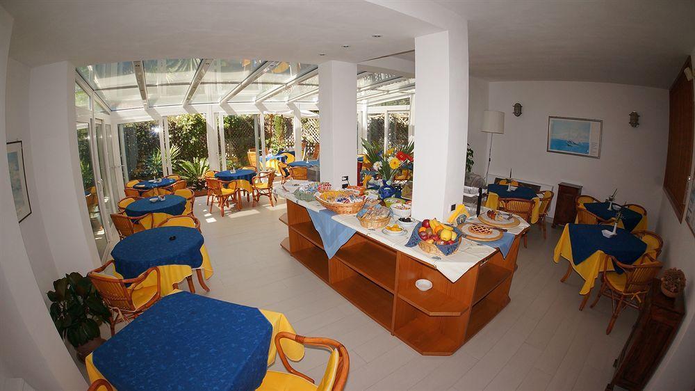Hotel Yacht Club