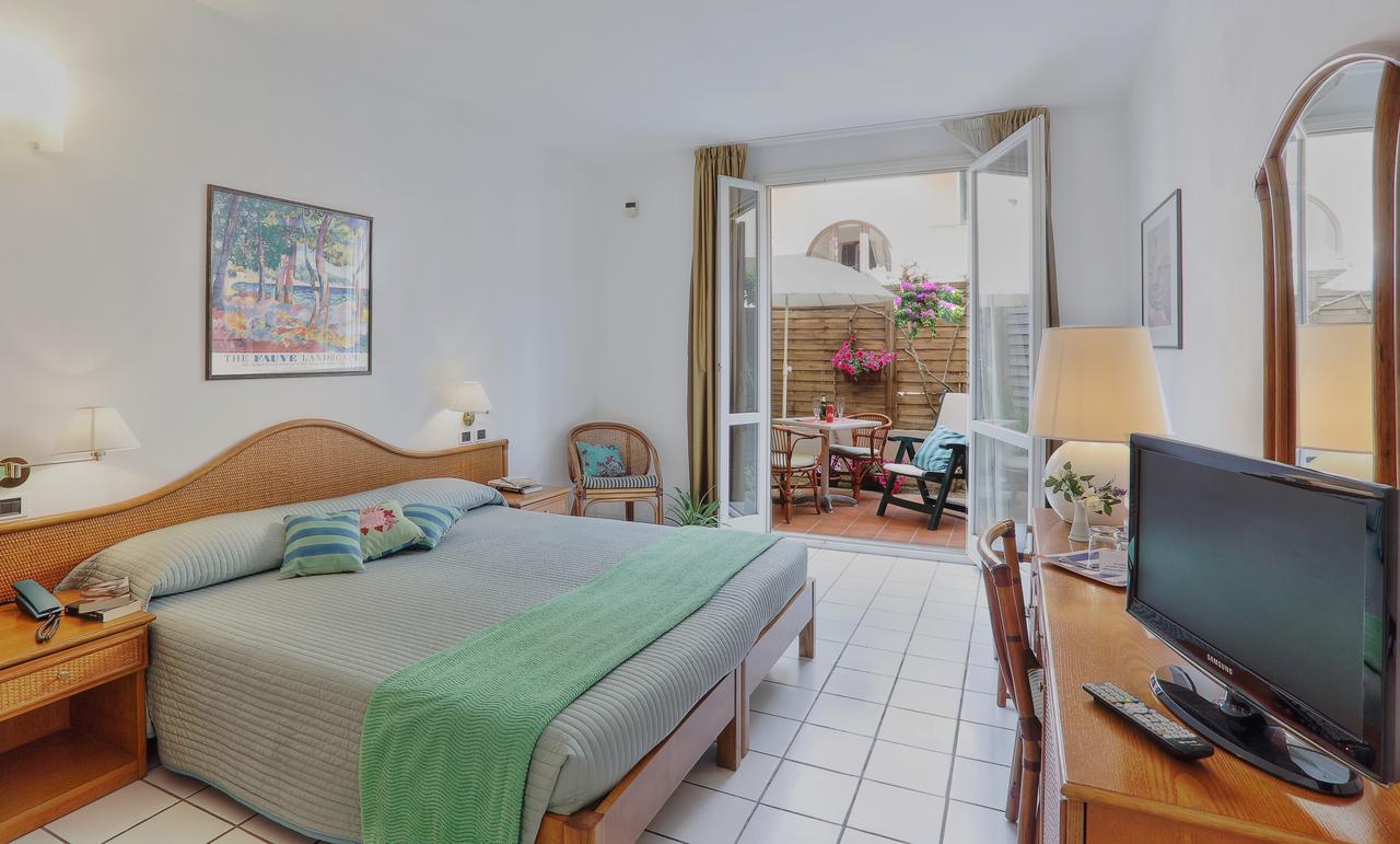 Hotel Yacht Club 3*