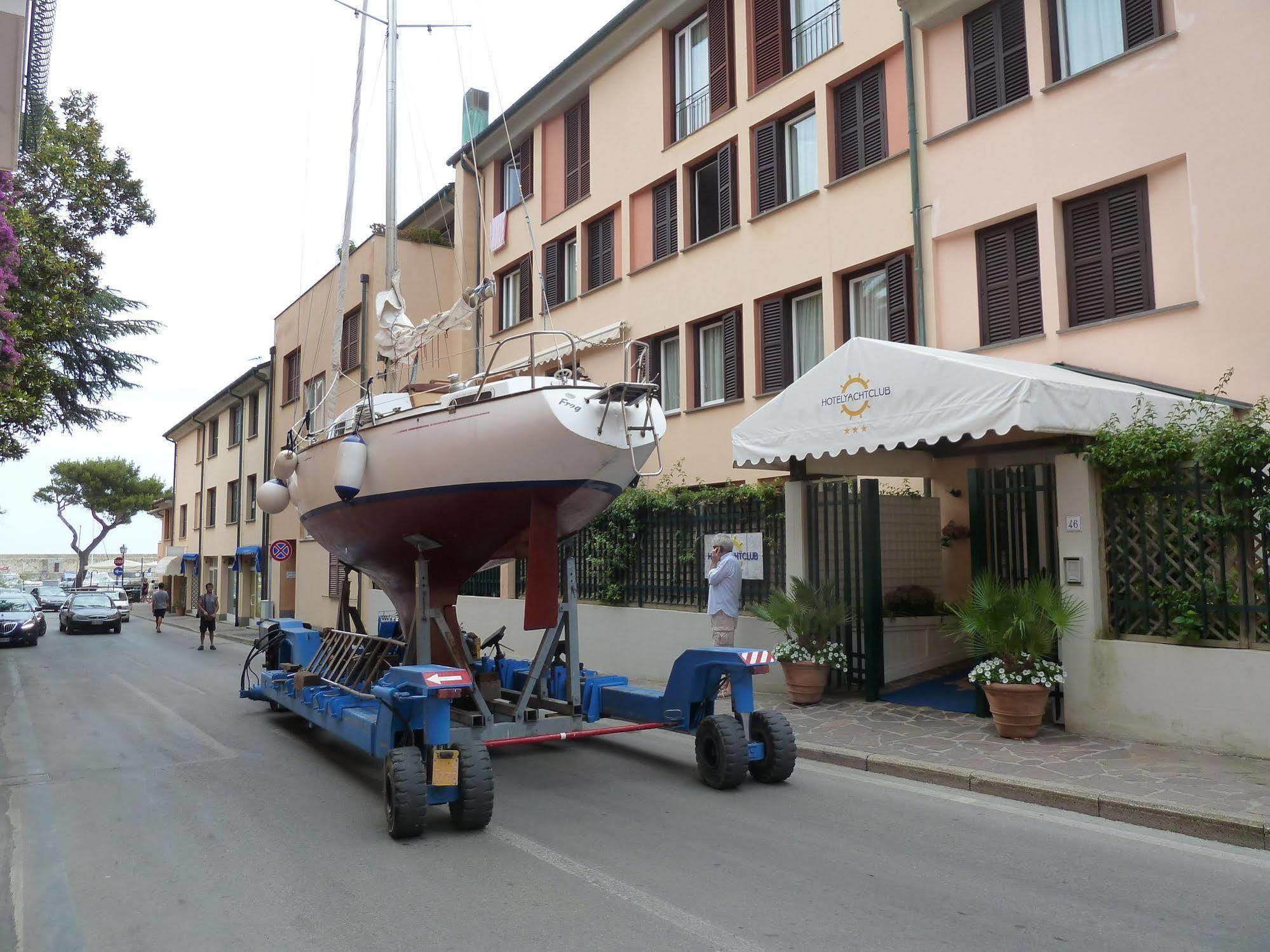 Hotel Yacht Club
