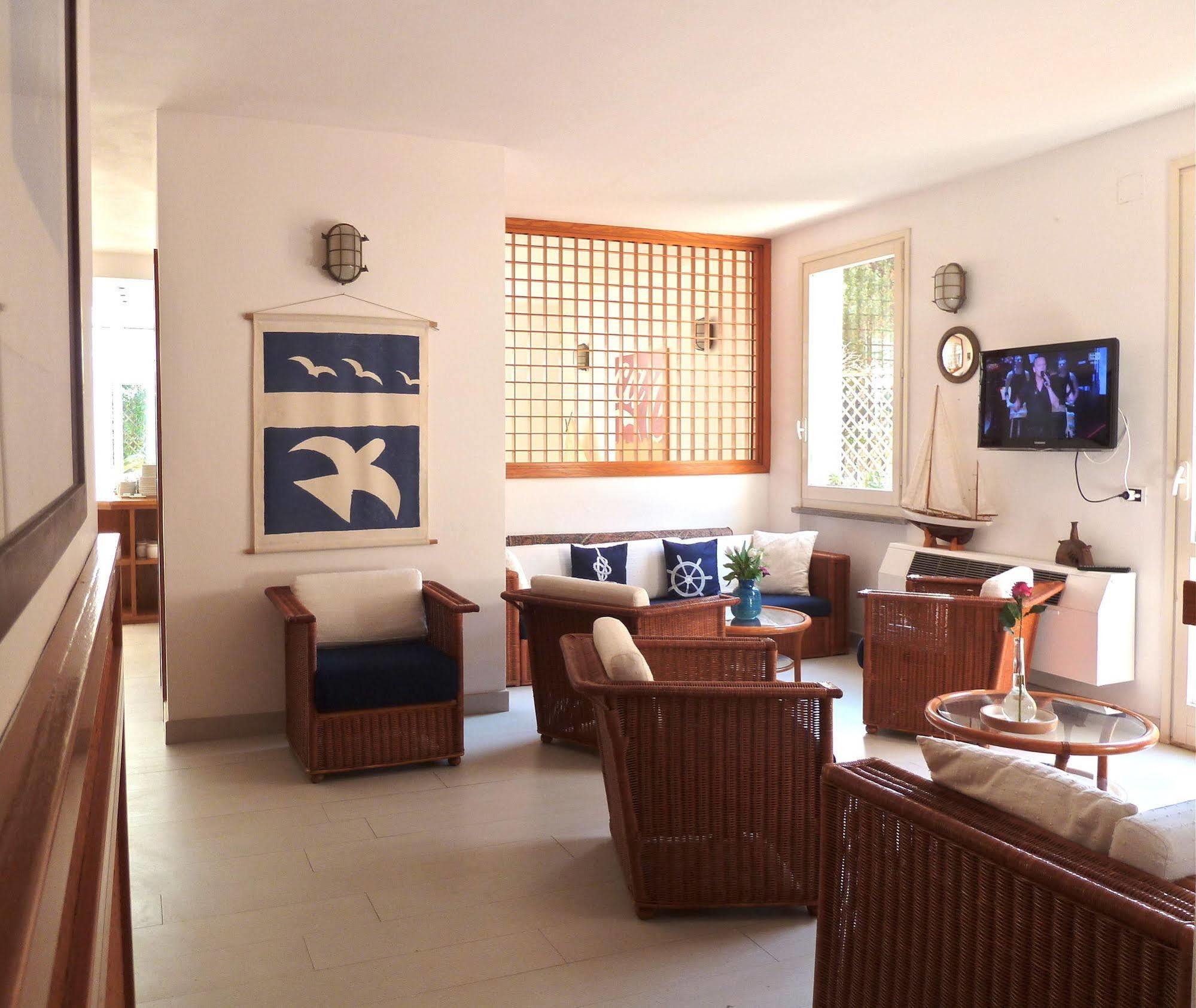 Hotel Yacht Club 3*